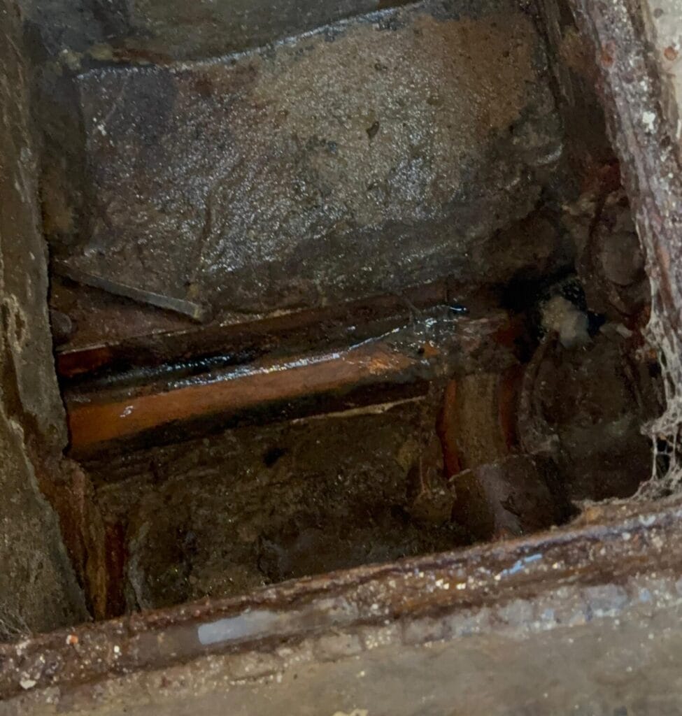 Blocked drains London – manhole inspection by Ab's General Plumbing